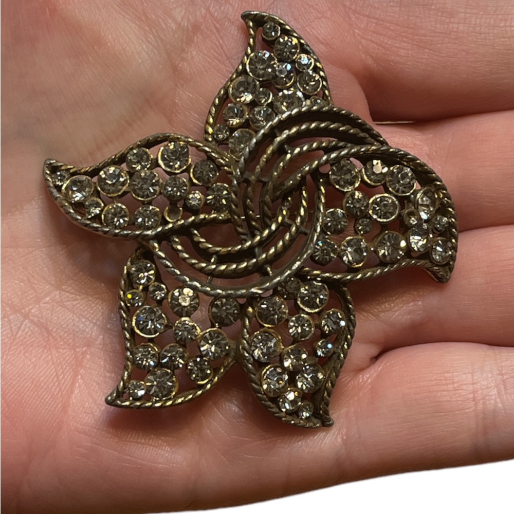 Vintage Kramer of New York Brass Colored Clear Rhinestone Star Brooch